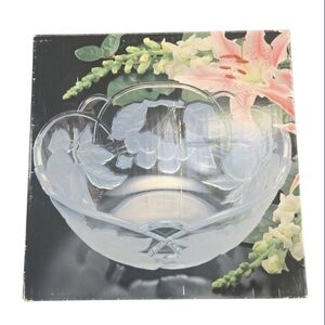 VISTORIA & BEALE by Sango Glass Serveware 11" Serving Bowl Frosted Embossed Dish